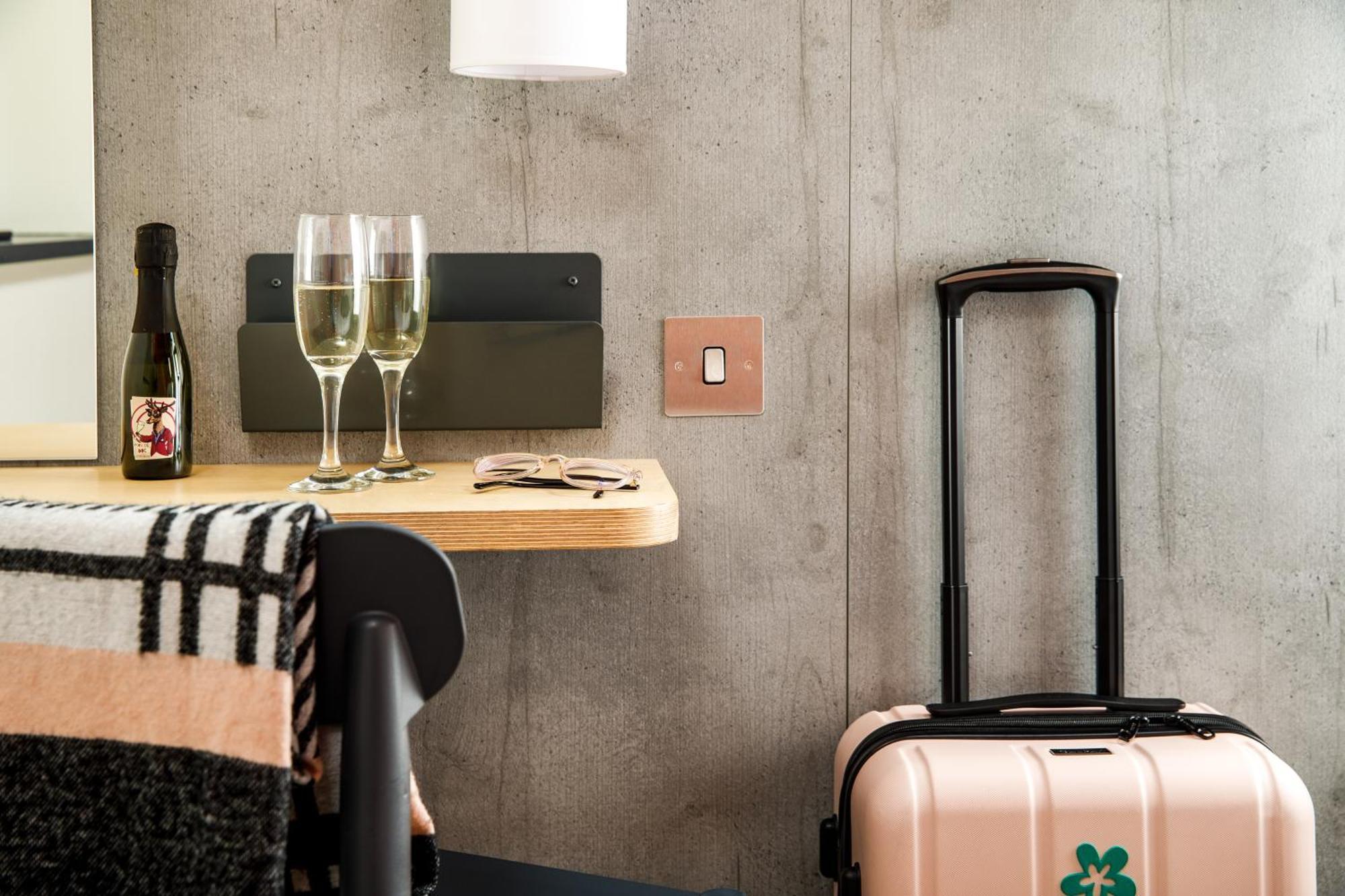 Ibis Budget Manchester Airport T2 Hale  Exterior foto