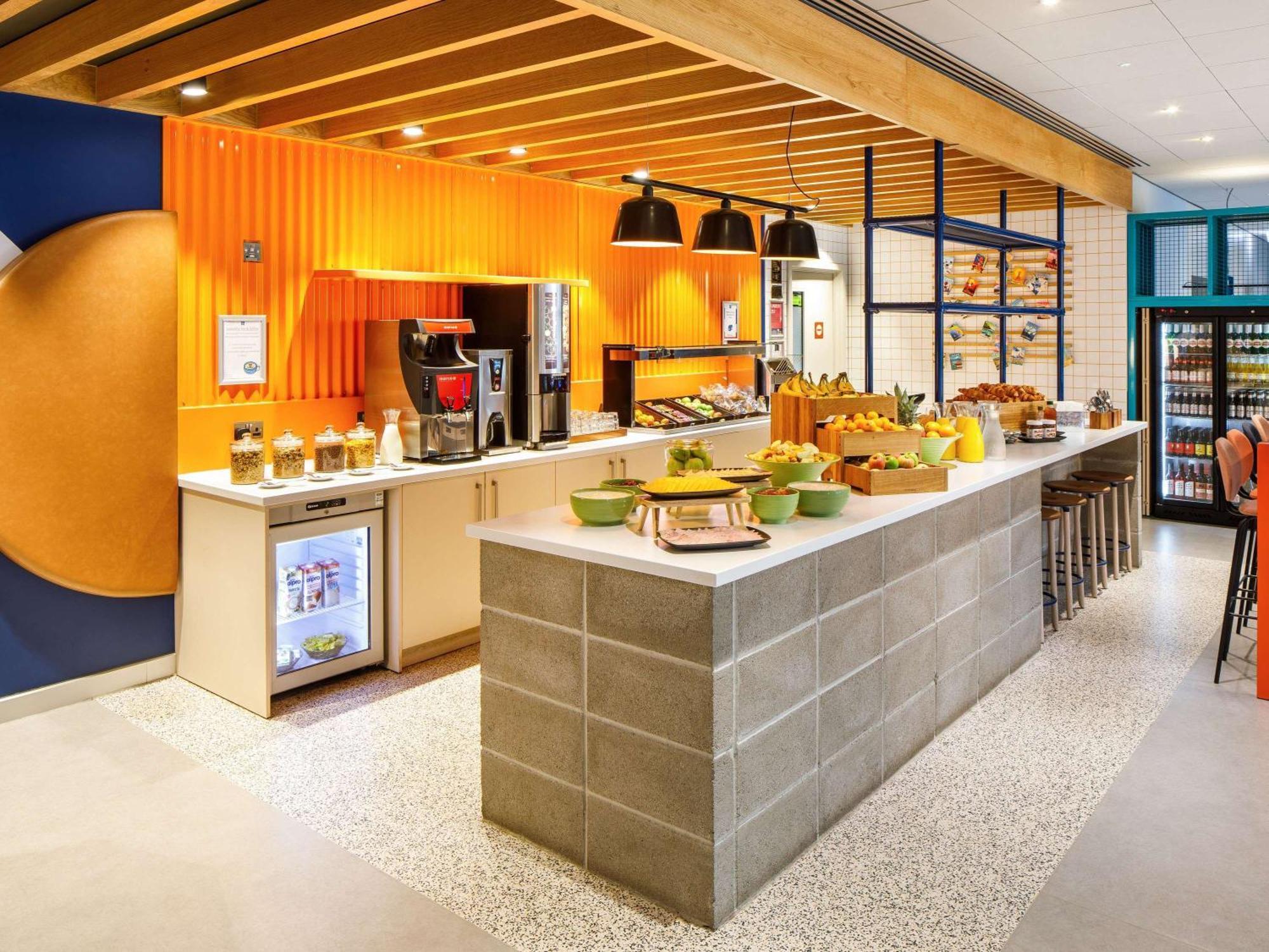 Ibis Budget Manchester Airport T2 Hale  Exterior foto